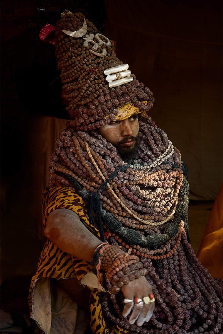 indian-sadhu-wearing-tons-of-rudraksa-prayer-beads-in-kumbh-mela