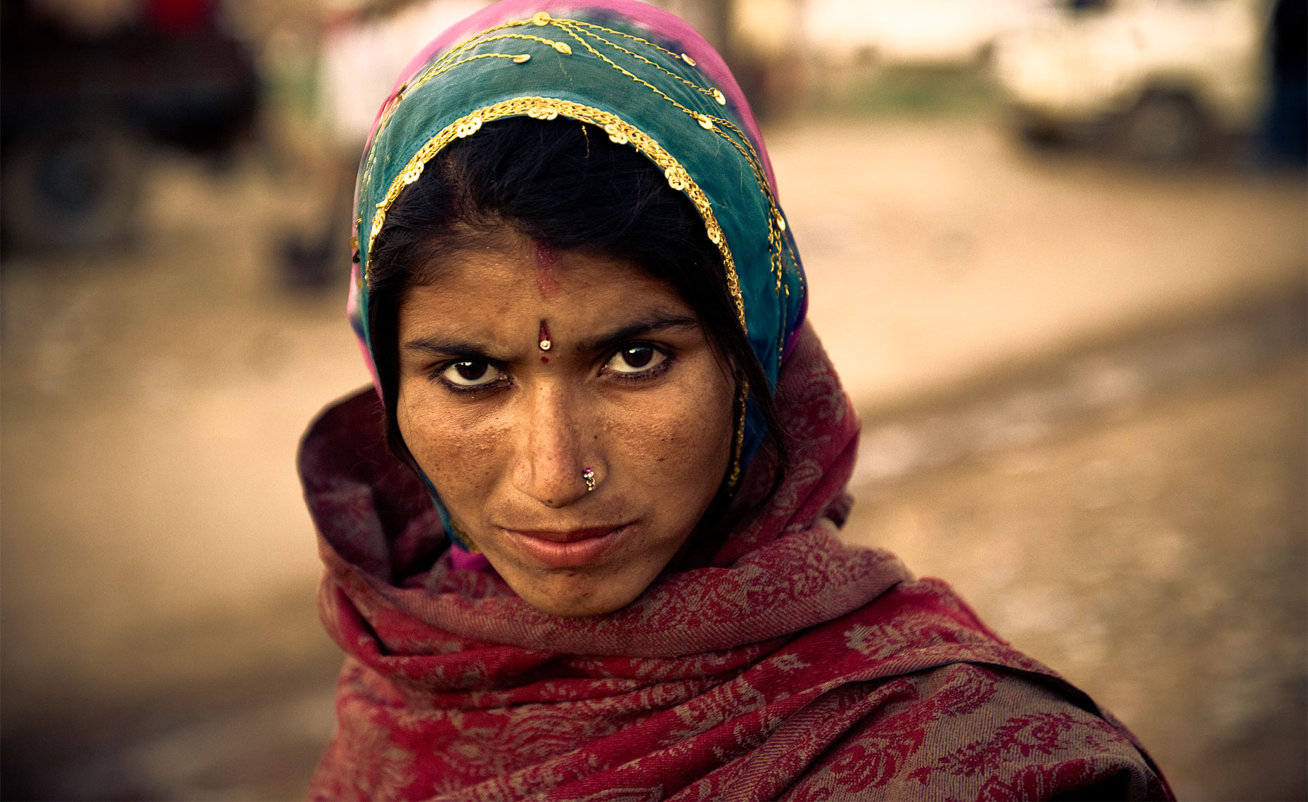 girl_at_pushkar_camel_fair_pushkar_india