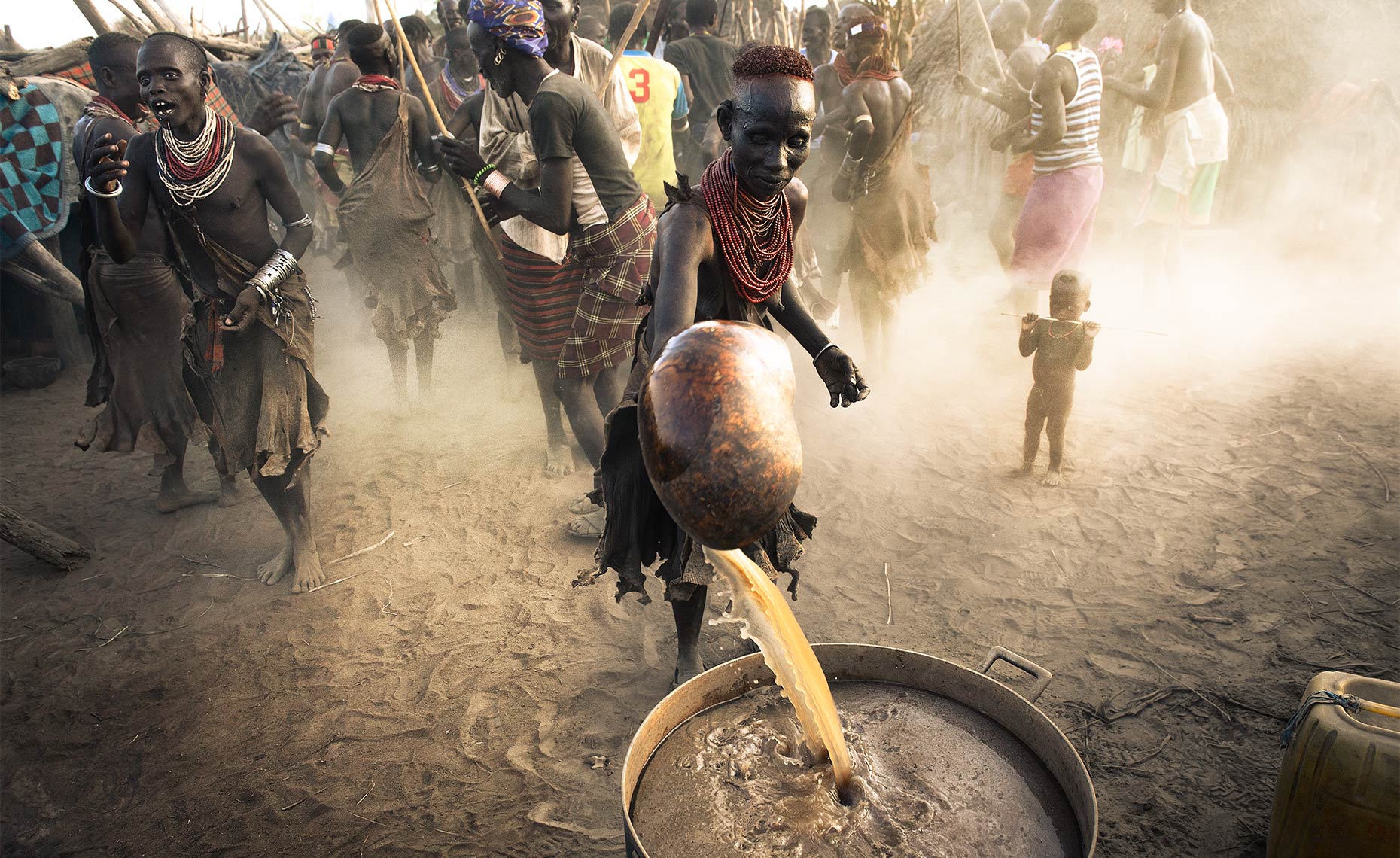 karo_tribe_dancing_omo_valley_ethiopia
