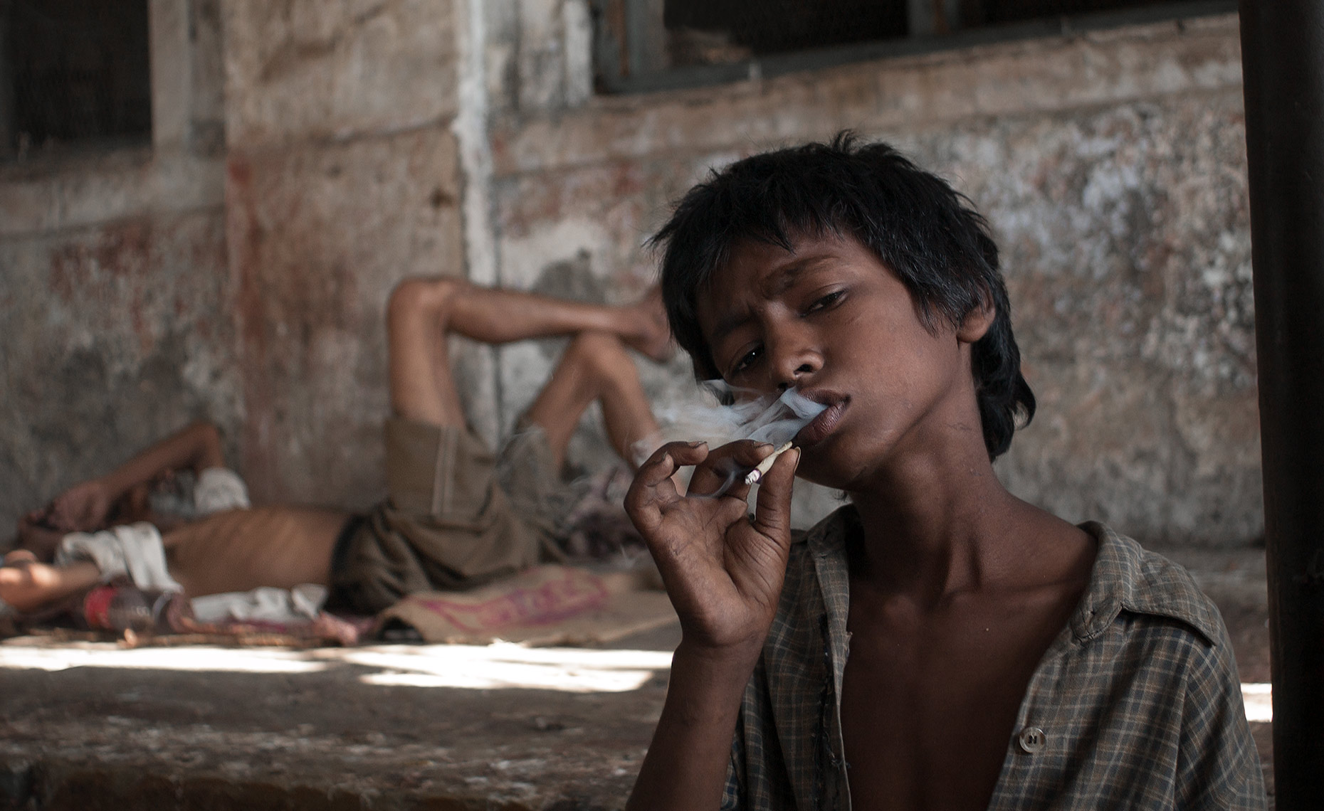 kid_smoking_bidi mumbai india