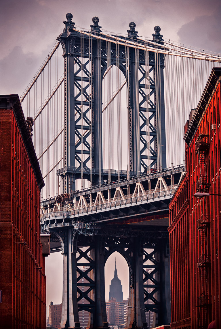 the_manhattan_bridge_and_the_empire_state_building_Dumbo_NY_Postcard